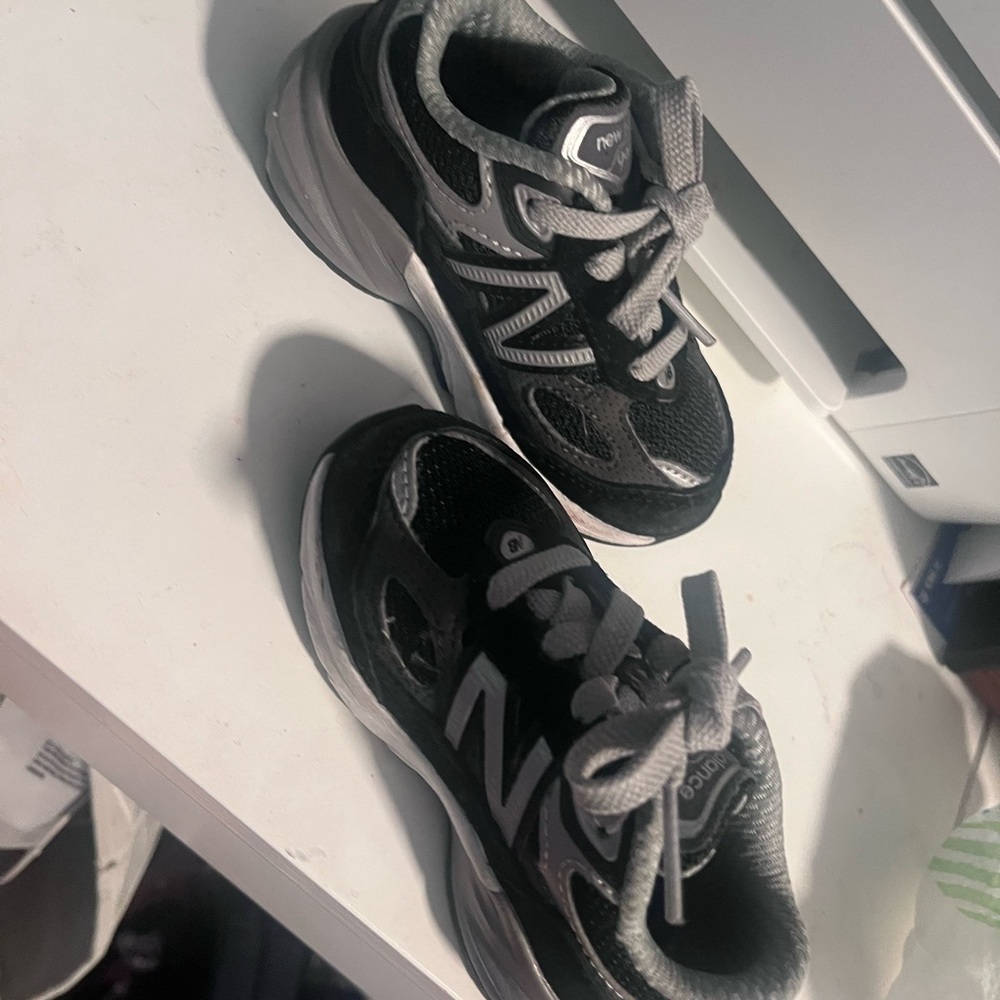 New Balance Kids 990 size 5C